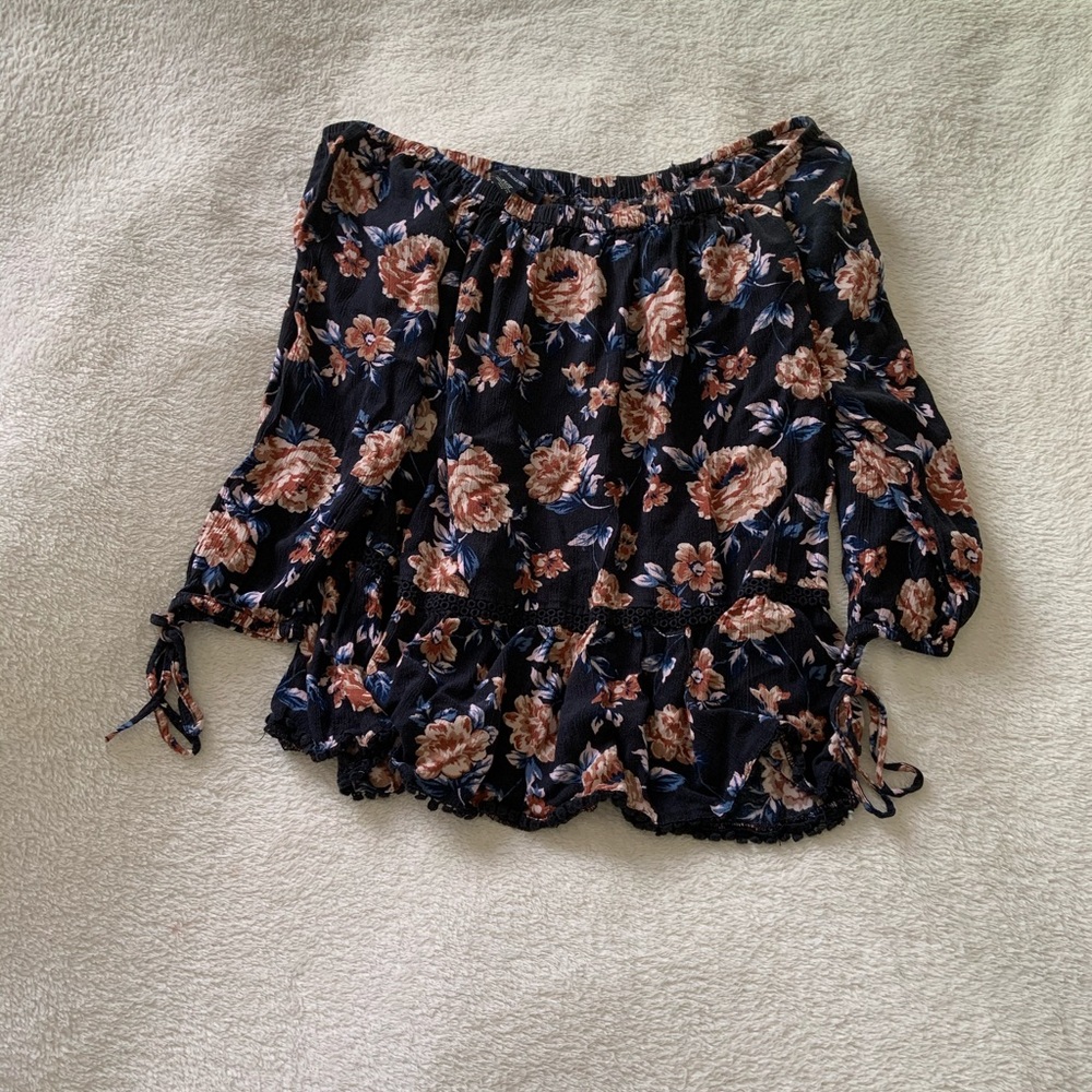 🔆Moving Sale 20% Off🔆Off the Shoulder Floral Top